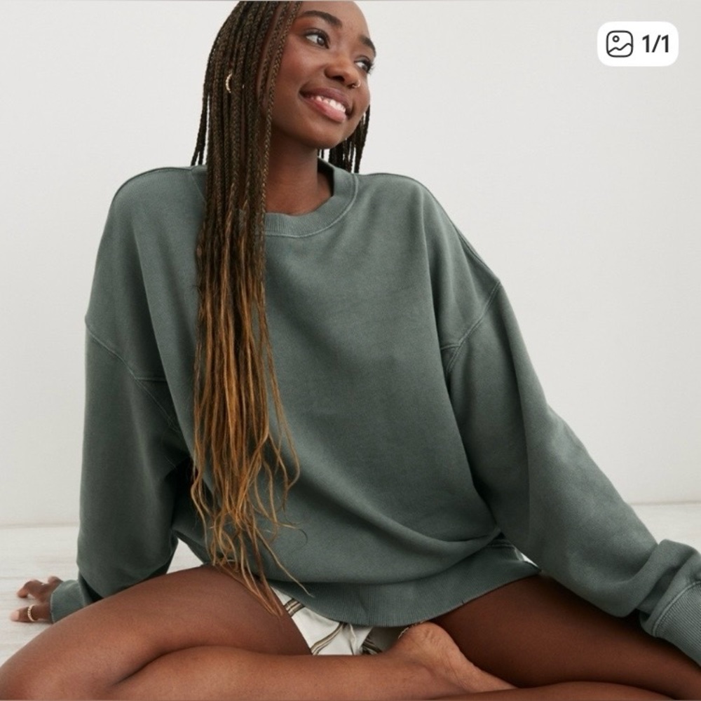 Aerie Chill Crewneck. Green. Size large.